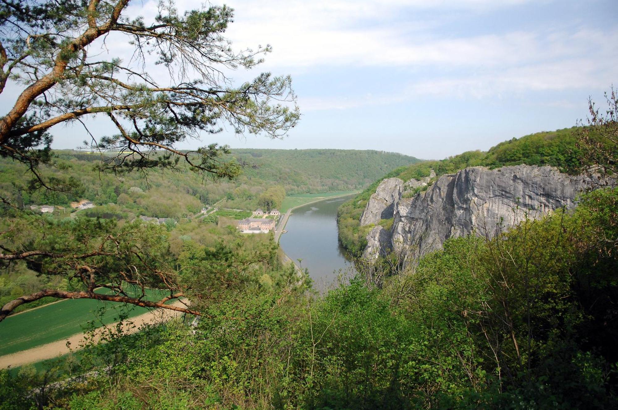 Bed En Breakfast Le Freyr 디넝 외부 사진